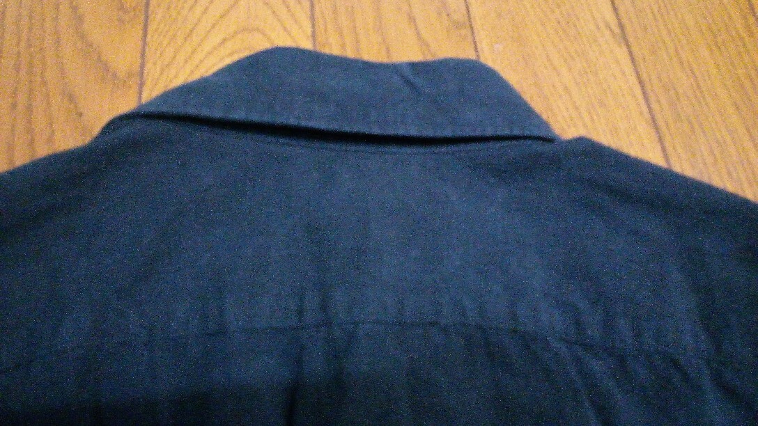 【USED】UNIQLO ユニクロ　ブロード コットン カラーシャツ　長袖　黒 ブラック　Lサイズ　ボタンあり　使用感あり_画像3