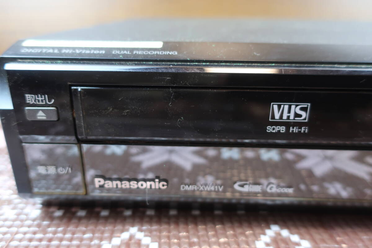 ●HS/　　　Panasonic パナソニックHDD搭載 VHS一体型DVDレコーダー DMR-XW41V VHS/DVD/HDD/SDビデオデッキ 2007年製 【ジャンク品】_画像3