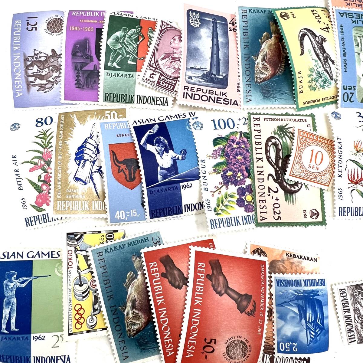 M：海外切手 70枚 おまとめ 美品 保管品 インドネシア コレクターの画像8