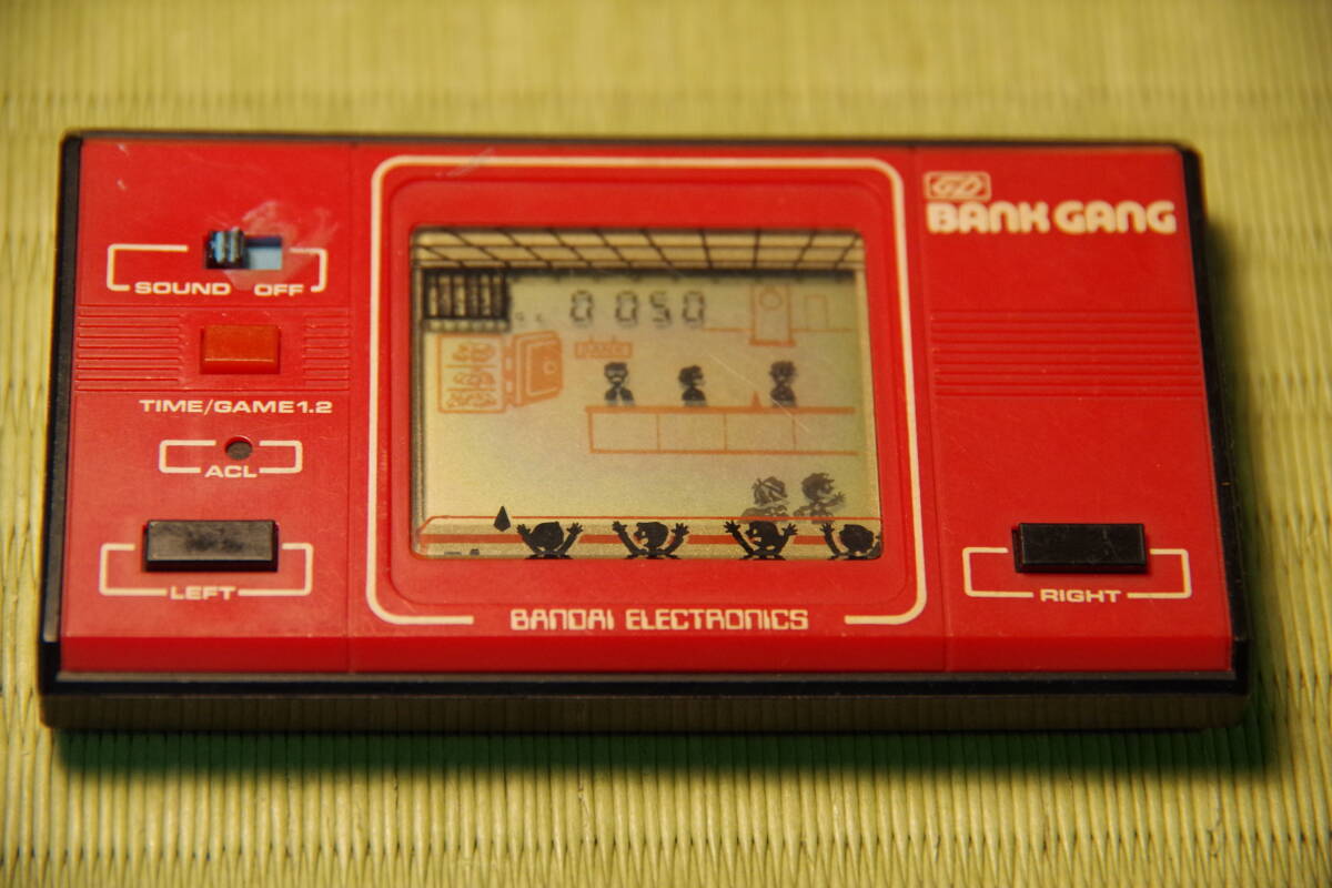 ◆18◆USED◆動作品◆GD バンダイ LCD GAME DIGITAL BANK GANG バンクギャングの画像1