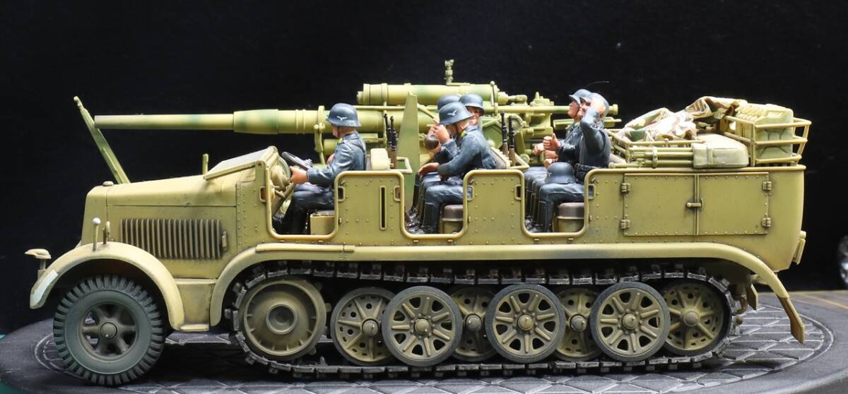 1/35 ドイツ軍 ８ｔハーフトラック88ミリ高射砲Ｆｌａｋ36牽引セット（歩兵フィギュア×8体付き） 制作完成品