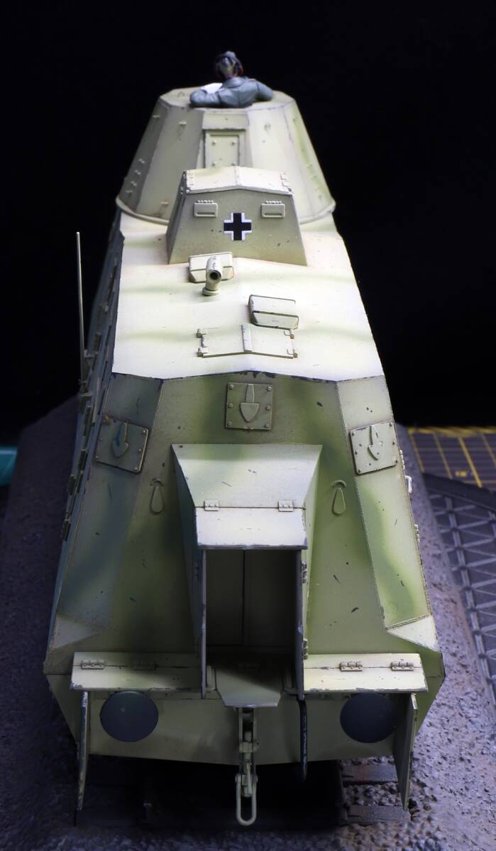 1/35 ドイツ軍 BP-42装甲列車（砲車）搭乗員フィギュア×1体セット 制作完成品（線路ベース長さ335ｍｍ）_画像10