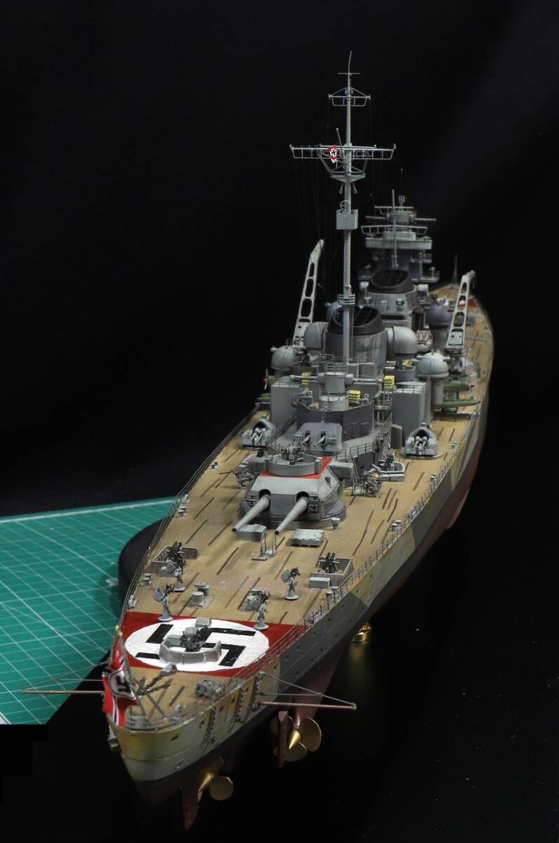 1/350ドイツ海軍O級巡洋戦艦バルバロッサ プロモデラー制作スーパーディティールアップ完成品 L83ｃｍ×W17ｃｍ×H27ｃｍアクリルケース付_画像5