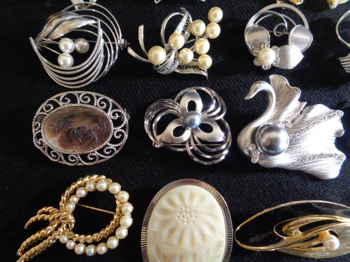 *100 jpy ~[ large amount ] gorgeous pearl * shell using Gold × silver color design various Vintage brooch 20 point set *T-75