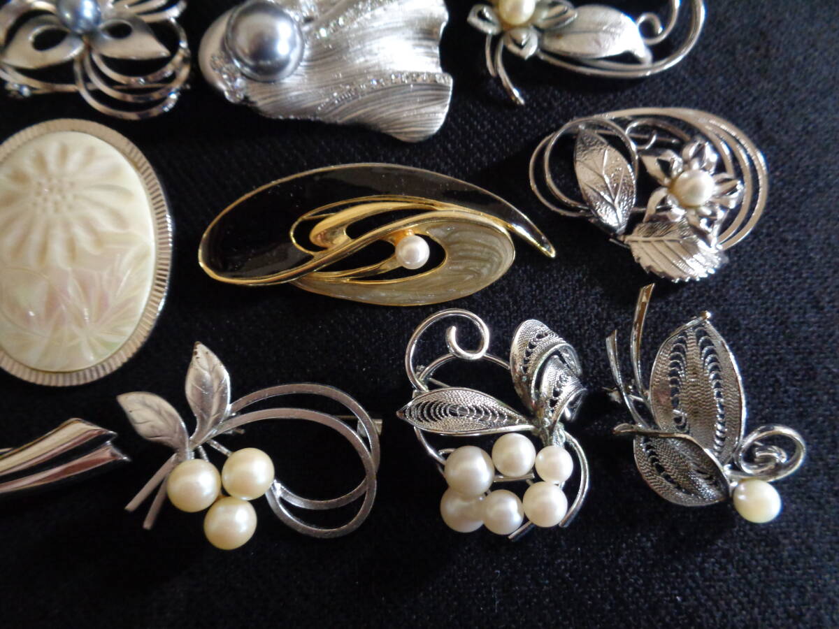 *100 jpy ~[ large amount ] gorgeous pearl * shell using Gold × silver color design various Vintage brooch 20 point set *T-75