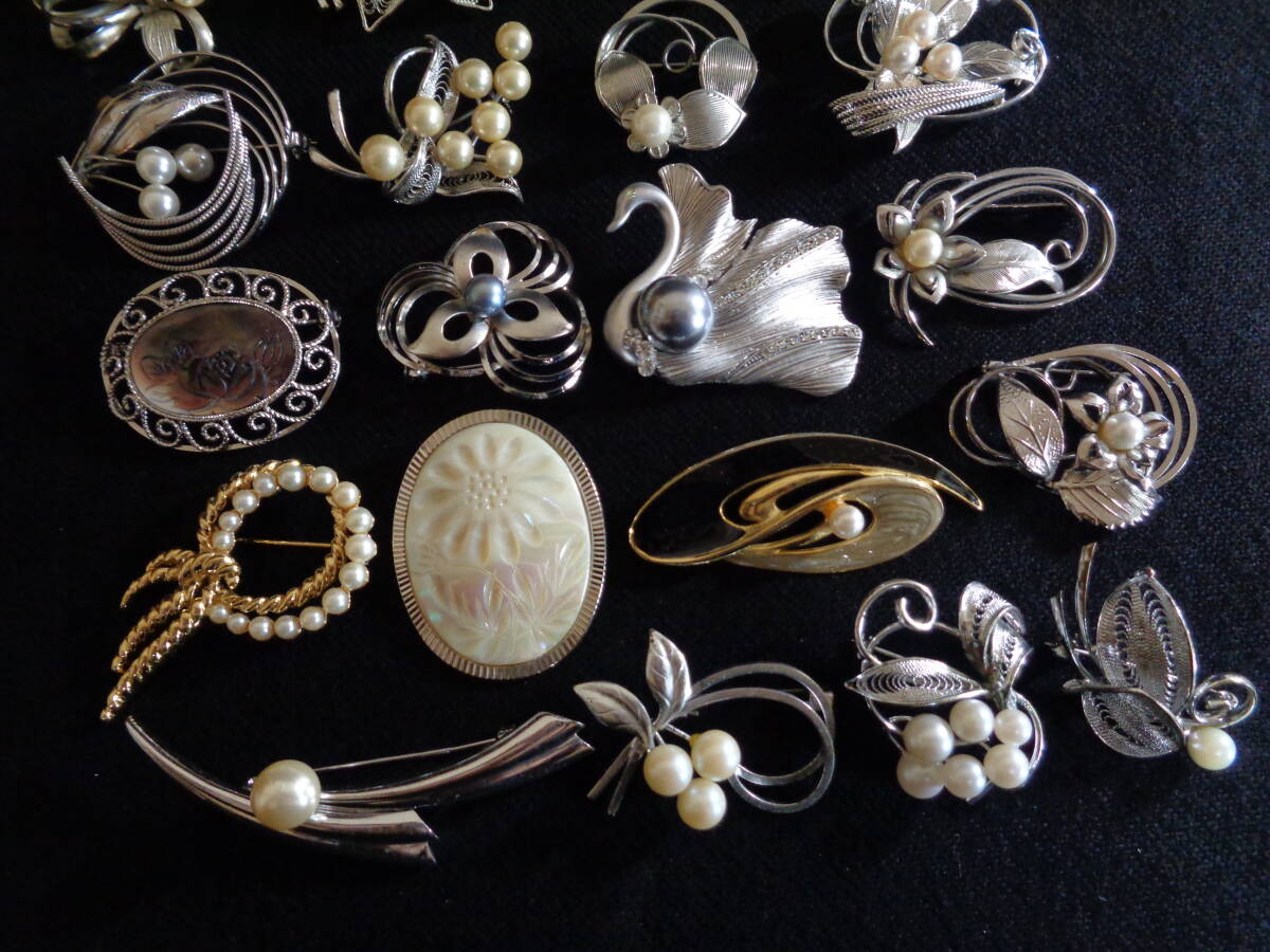 *100 jpy ~[ large amount ] gorgeous pearl * shell using Gold × silver color design various Vintage brooch 20 point set *T-75