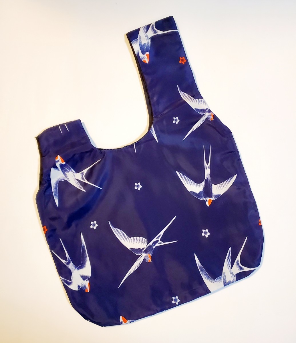 鳥柄のポーチ　和柄　巾着袋　ツバメ　燕　野鳥　鳥の雑貨　HANAKO