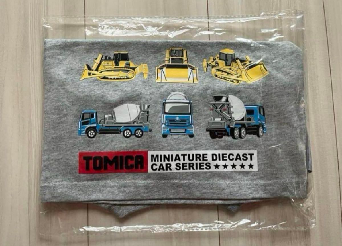 トミカ　子供Tシャツ　ロンT    130 新品未使用
