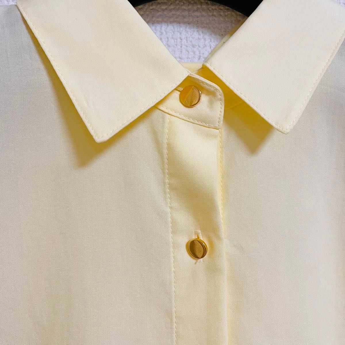 【新品】NOLLEY'S ノーリーズ メタルボタンシャツ ブラウス ライトイエロー 春色 金ボタン シャツ 長袖 とろみシャツ