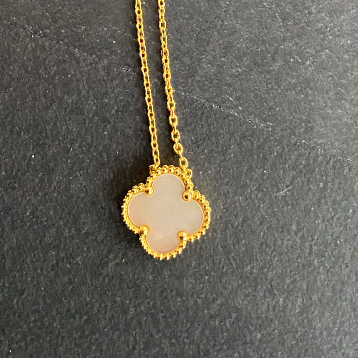 Four Leaf Clover necklace PerlWhite