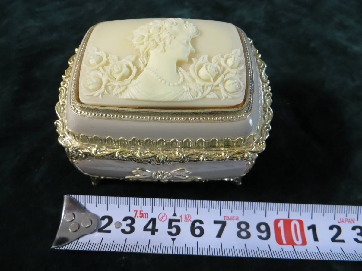 古い 手巻き オルゴール付 ジュエリーボックス 宝石箱 アクセサリーボックス 曲「愛のオルゴール」日本製の画像1