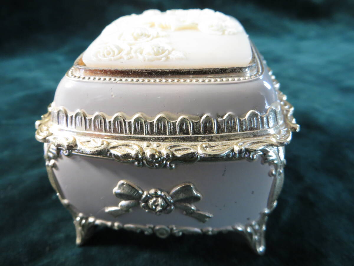古い 手巻き オルゴール付 ジュエリーボックス 宝石箱 アクセサリーボックス 曲「愛のオルゴール」日本製の画像3
