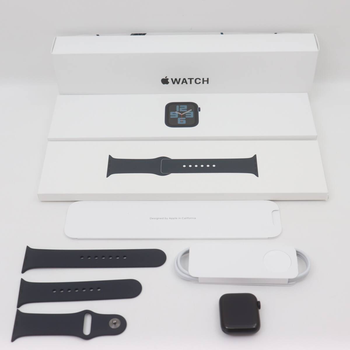 IT8AWTVZIT60 即決 本物 Apple Watch SE 第二世代 40mm MNJT3J/A GPSモデル ミッドナイトアルミニウム バッテリー最大容量100％の画像1