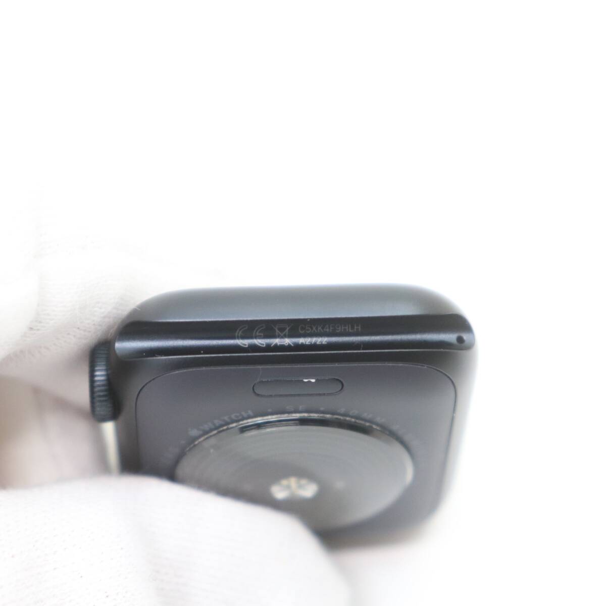 IT8AWTVZIT60 即決 本物 Apple Watch SE 第二世代 40mm MNJT3J/A GPSモデル ミッドナイトアルミニウム バッテリー最大容量100％の画像4