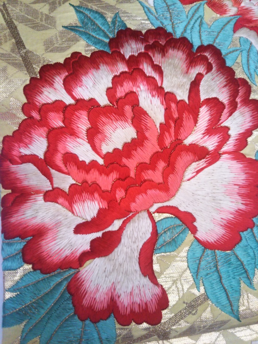 金の鈴 アンティーク 日本刺繍 名古屋帯 黄色地金矢羽根織り柄地に牡丹刺繍の画像3