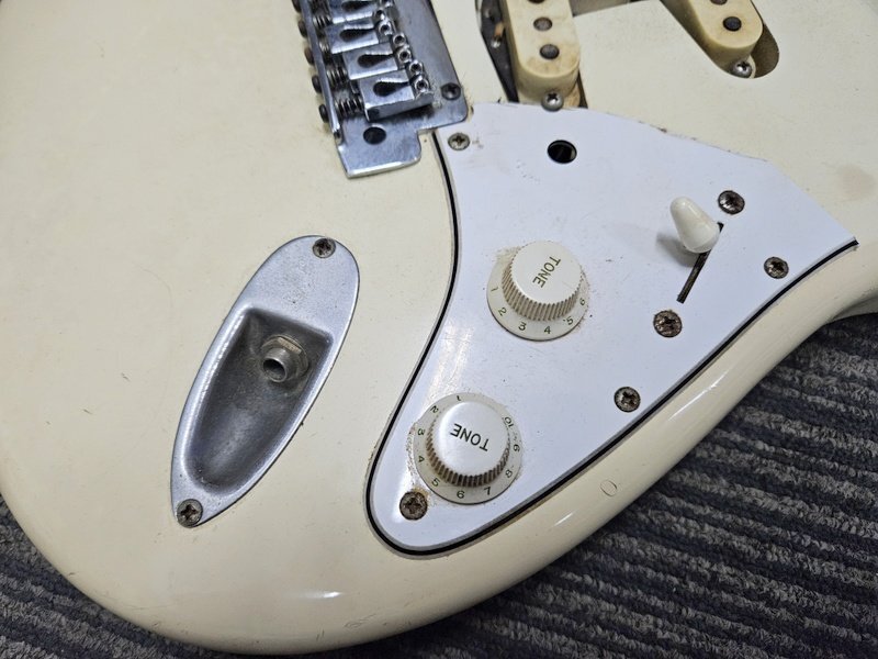 【現状品】Fender Stratocaster JVシリアル? 1983年 ストラトキャスター PU欠品有 動作未確認 ケースなし フェンダー 1円~　K0826+_画像2