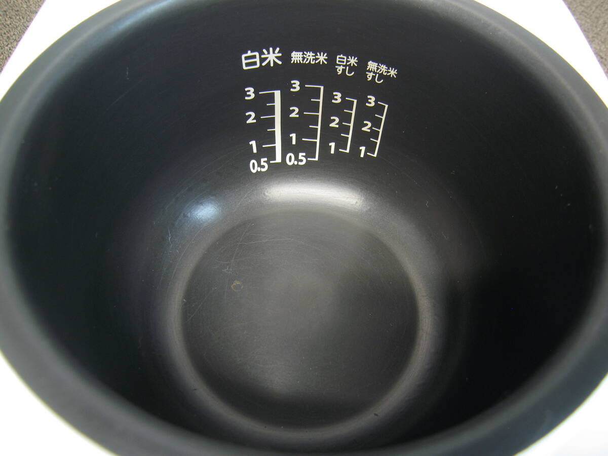 ◎TOSHIBA IH炊飯器 RC-5XN 3合炊き 2019年製 中古品◎の画像3