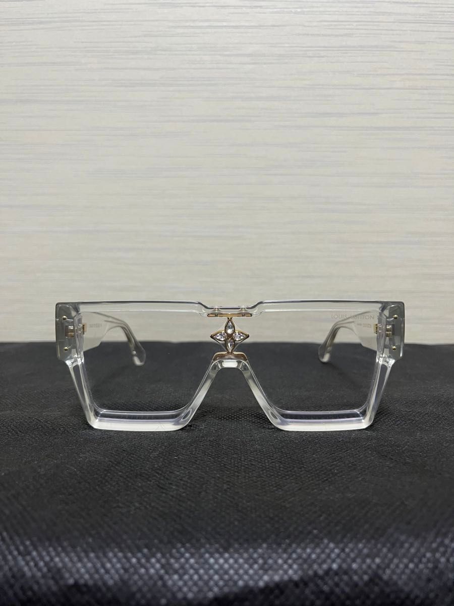 22SS ルイヴィトン 美品 サングラス サイクロン クリア LV レア 22SS ルイヴィトン 美品 サングラス サイクロン クリア LV レア