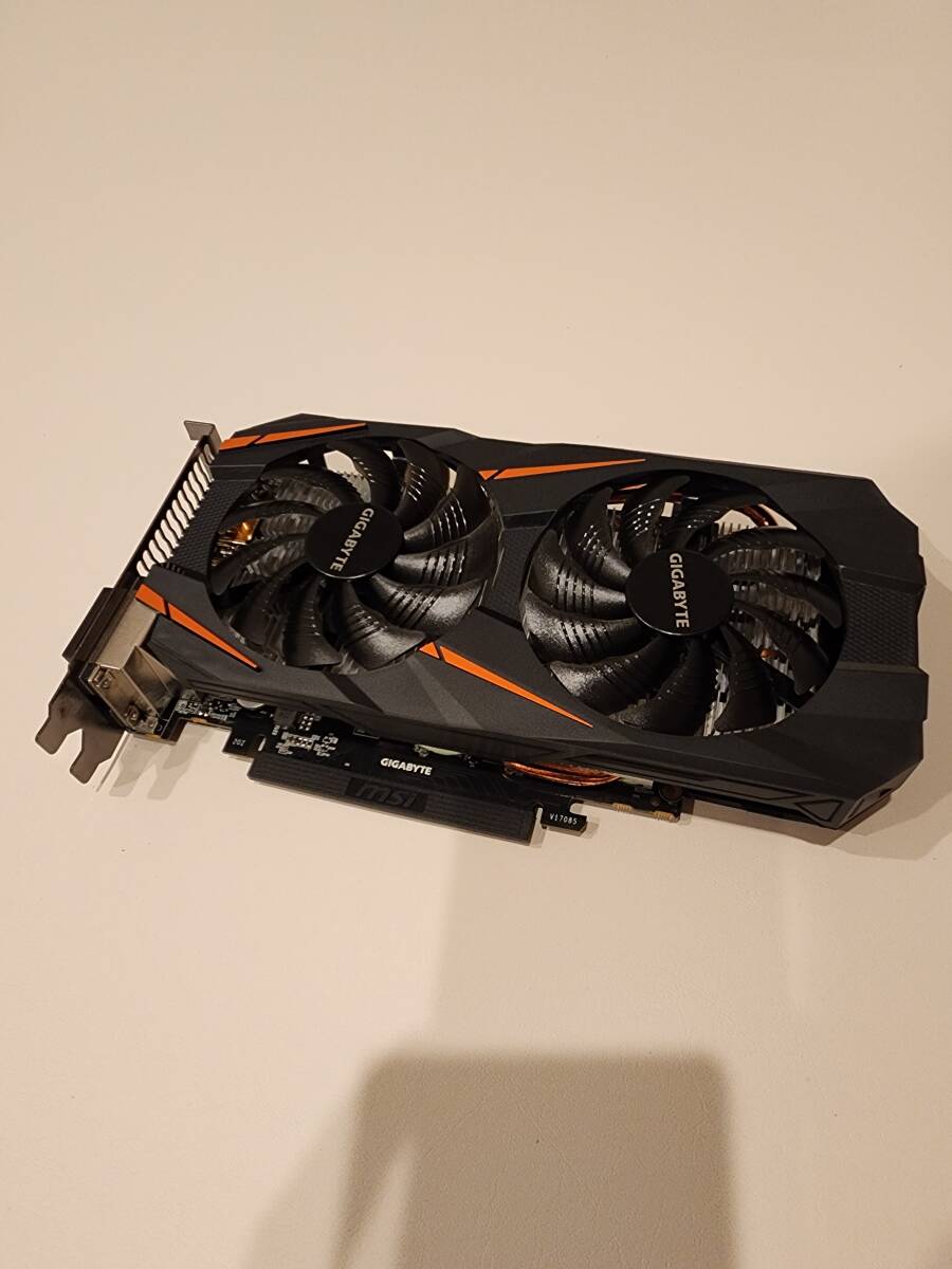 GEFORCE GTX1060 GV-N1060WF2OC-6GD GIGABYTEの画像1