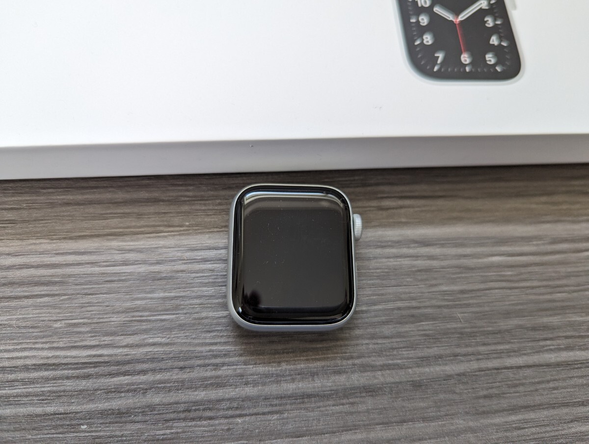 Apple Watch SE 40mm Silver アルミニウムケース GPSモデル アップルウォッチ （第一世代） A2351 純正バンド無し おまけ付き の画像1