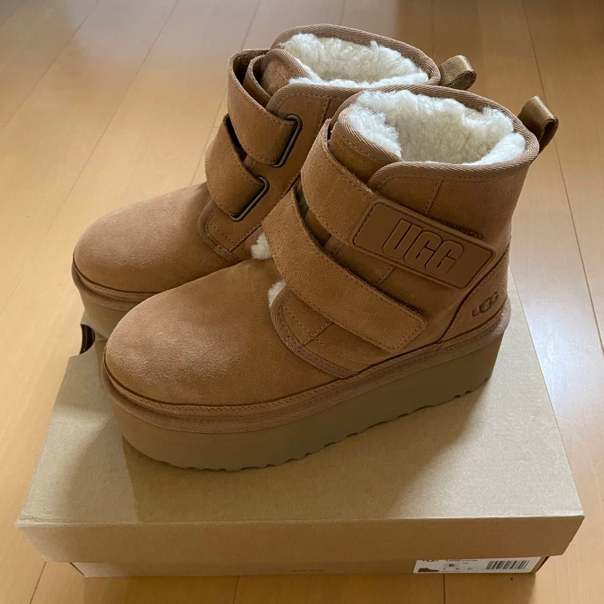 5月限定価格　UGG ニューメルプラットフォーム 厚底 ブーツ