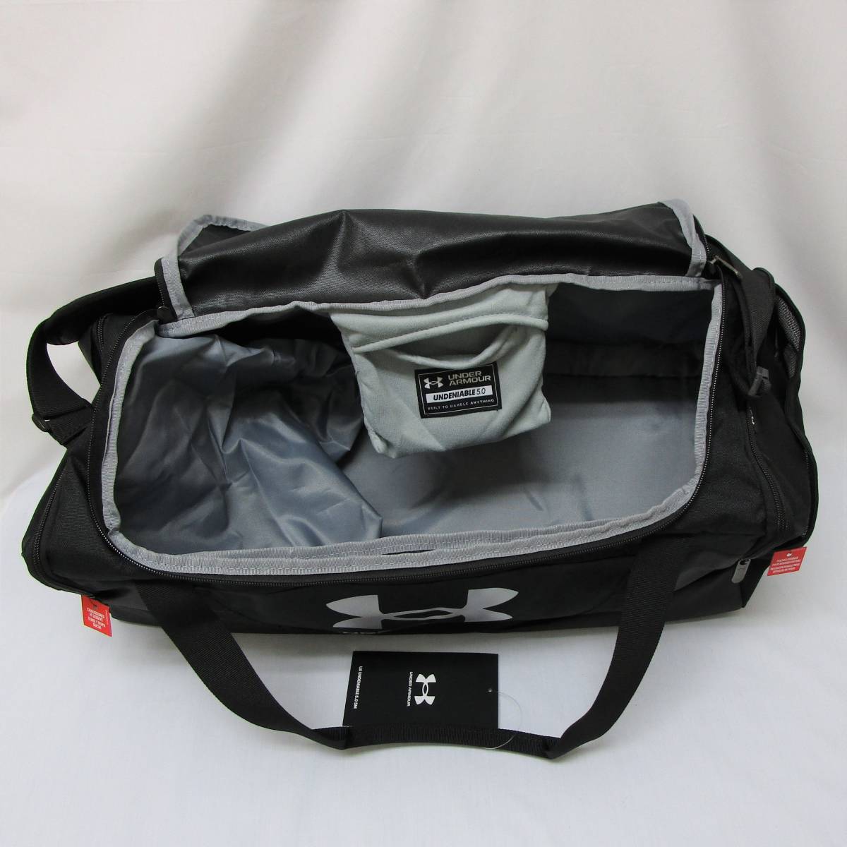 アンダーアーマー Undeniable 5.0 ダッフルバッグ 001 BK/SV UNDERARMOUR 1369222 アンディナイアブル SM Duffle Bag ブラック シルバーの画像5