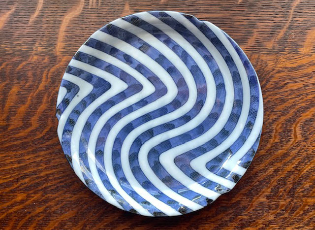 和食器●平皿4枚セット●大恵窯●円型●白地に青で水流●中皿_画像7