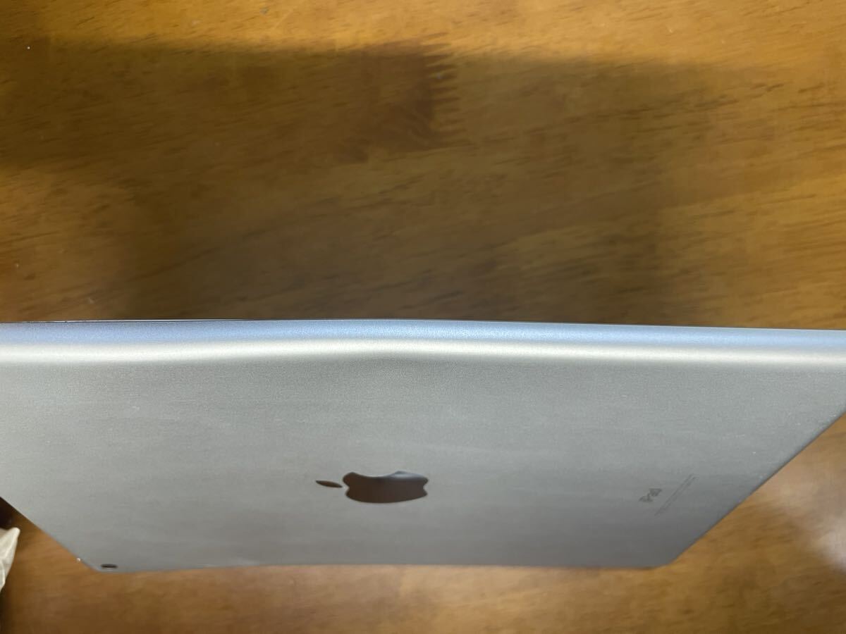 ジャンク品 Apple iPad 第6世代 128GB Wi-Fiモデル シルバー タブレットの画像5