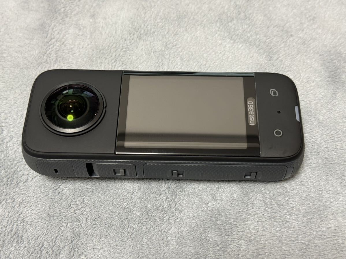 Insta 360 x3、追加バッテリー 着脱式レンズカバーセット 送料無料の画像4