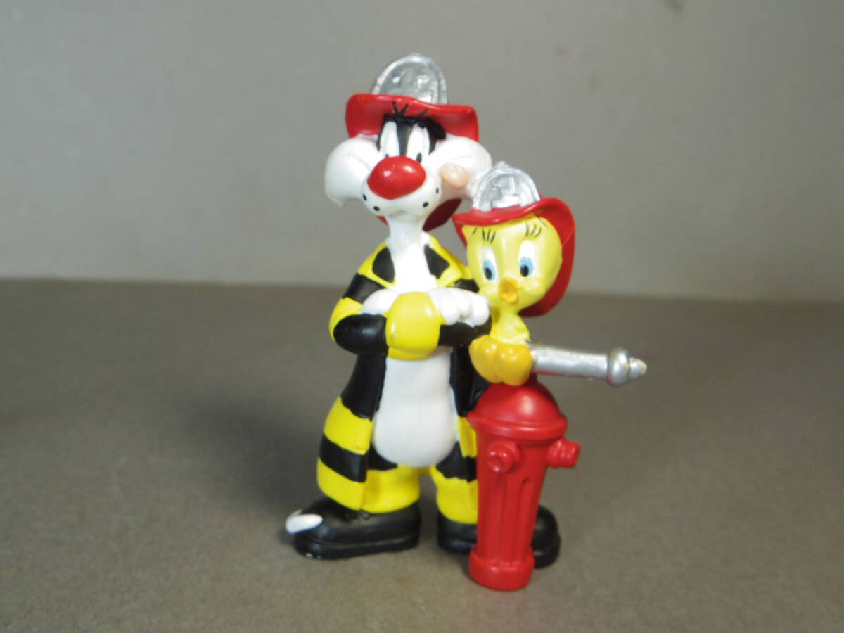 Looney Tunes ルーニーテューンズ シルベスター トゥイーティー PVCフィギュア 消防士 BULYLANDの画像1