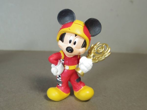 ディズニー ミッキーマウス PVCフィギュア レーサー トロフィー BULLYLANDの画像1