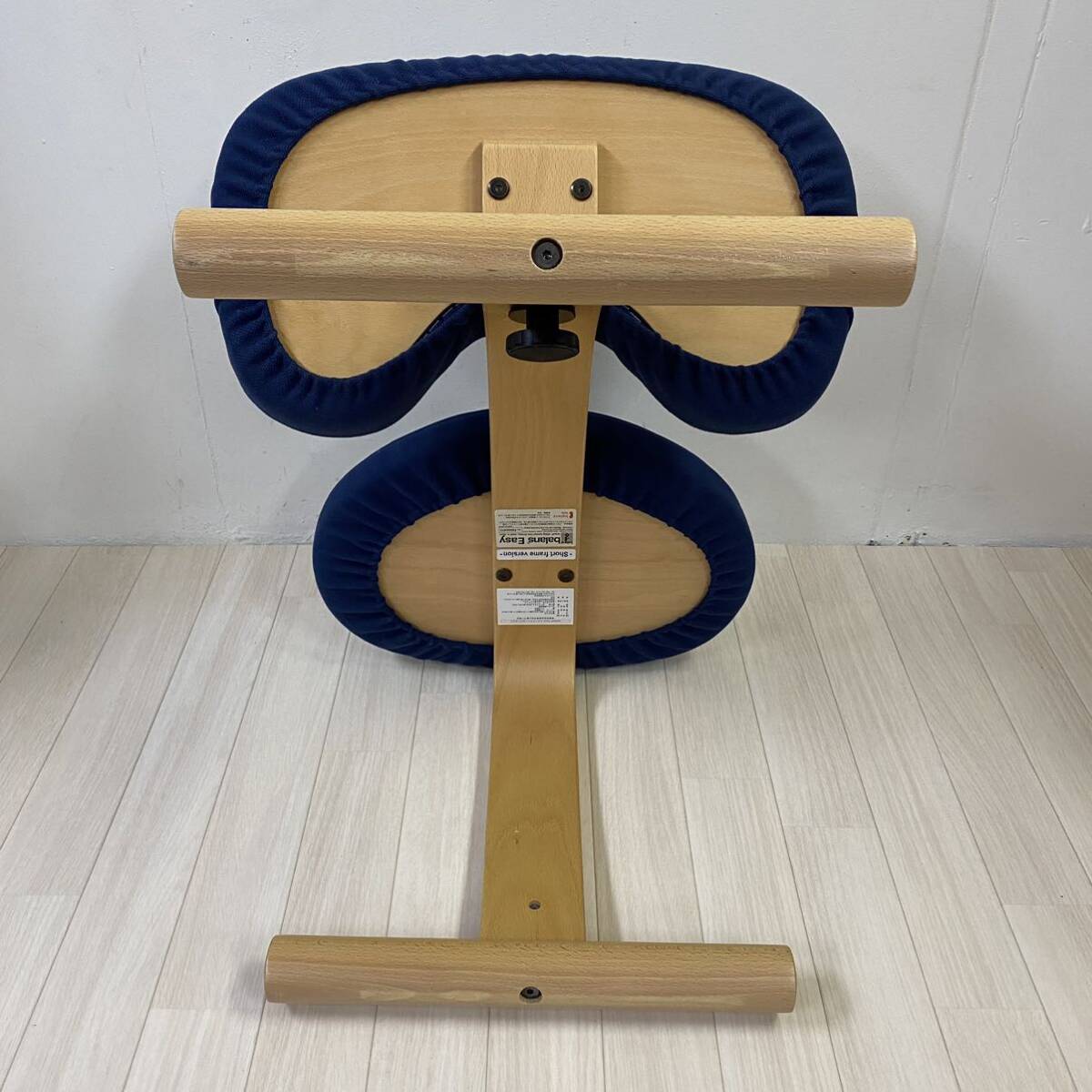 【直引可】balans Easy バランスイージー ショートフレームバージョン 専用はっ水加工カバー付き バランスラボ イス 姿勢矯正 学習椅子 の画像4