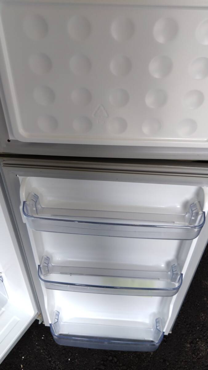 中古 SHARP シャープ ノンフロン冷凍冷蔵庫 2013年製 SJ-H12W-S 2ドア 冷蔵庫 単身 一人暮らしに 愛知県豊田市 近隣格安配送の画像6