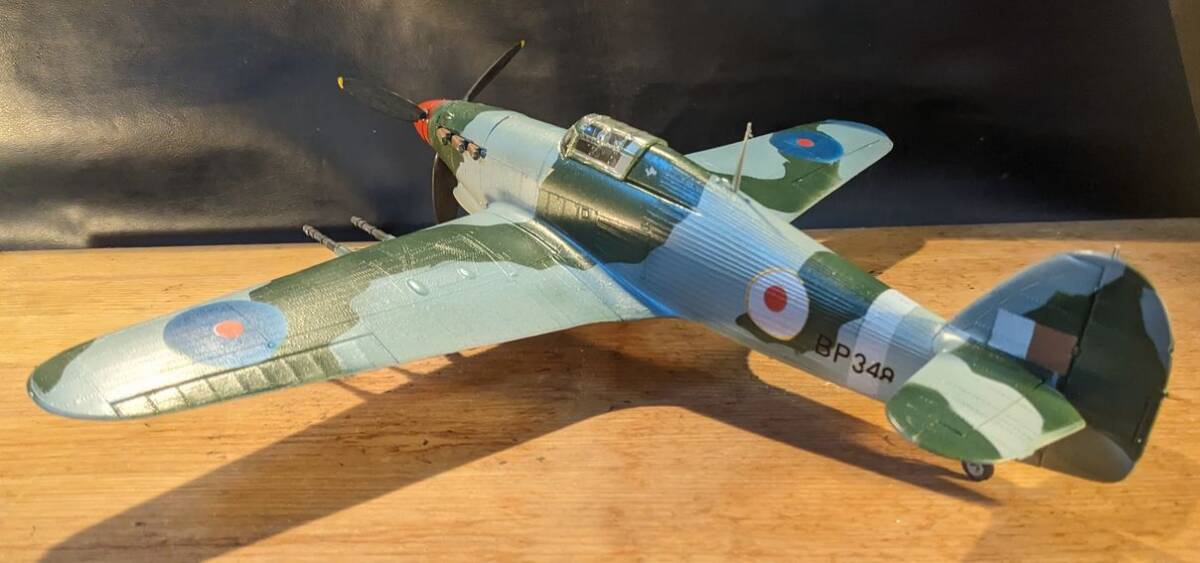 完成品　１/３２レベル　イギリス空軍　ホーカーハリケーンMk.IIC_画像3