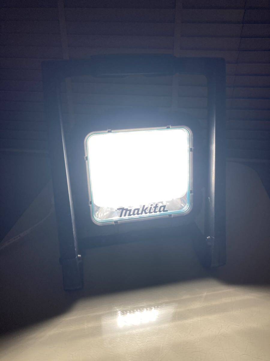マキタ 充電式LEDスタンドライト 14.4V/18v ML805の画像5