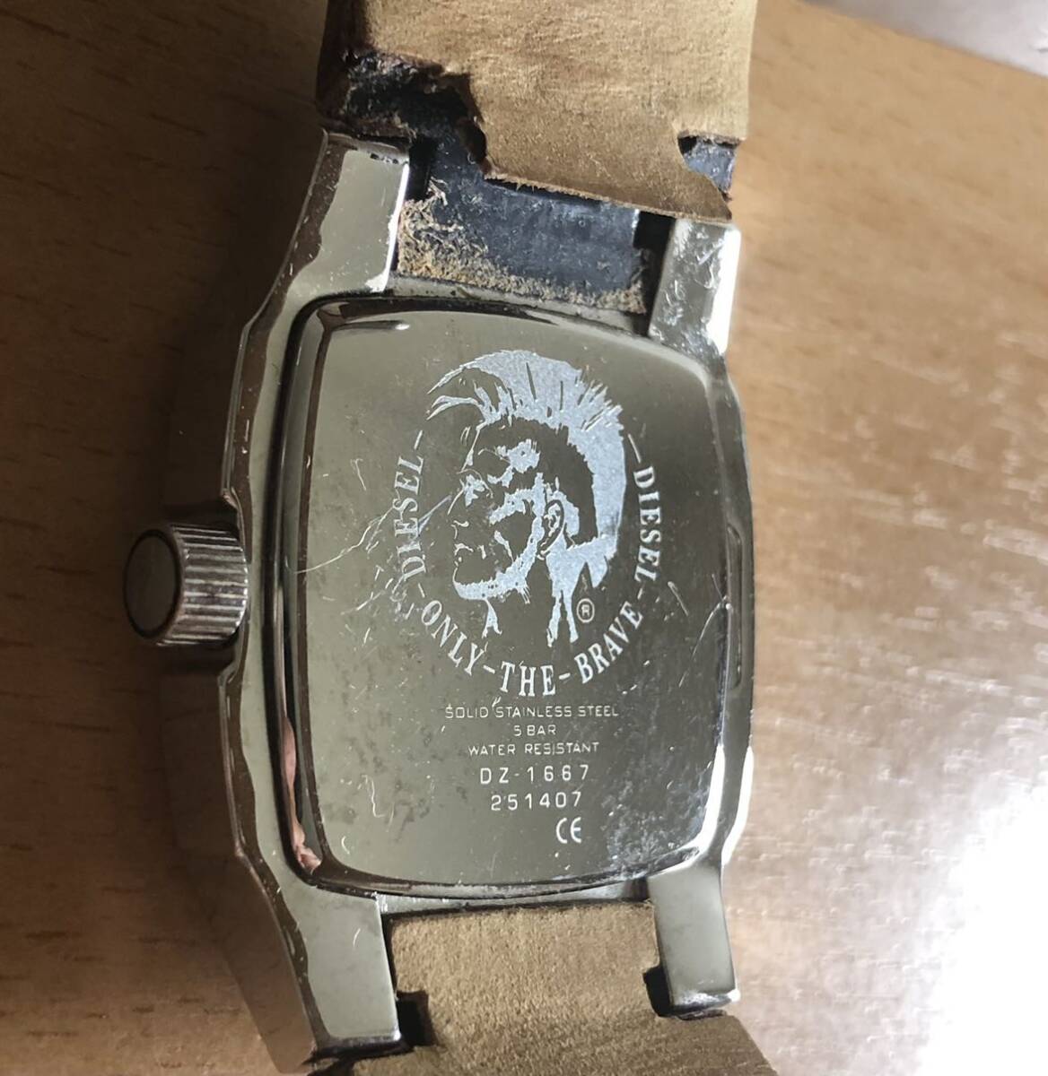 285-0067 DIESEL ディーゼル メンズ腕時計 革ベルト クオーツ DZ-1667 電池切れ 動作未確認の画像6