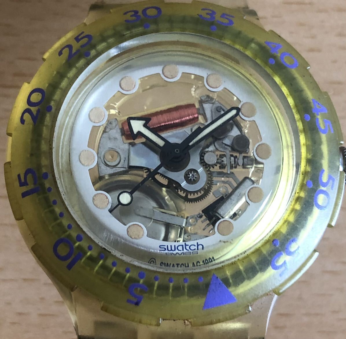 276-0383 swatch スウォッチ メンズ レディース 腕時計 ラバーベルト クオーツ 電池切れ 動作未確認の画像1