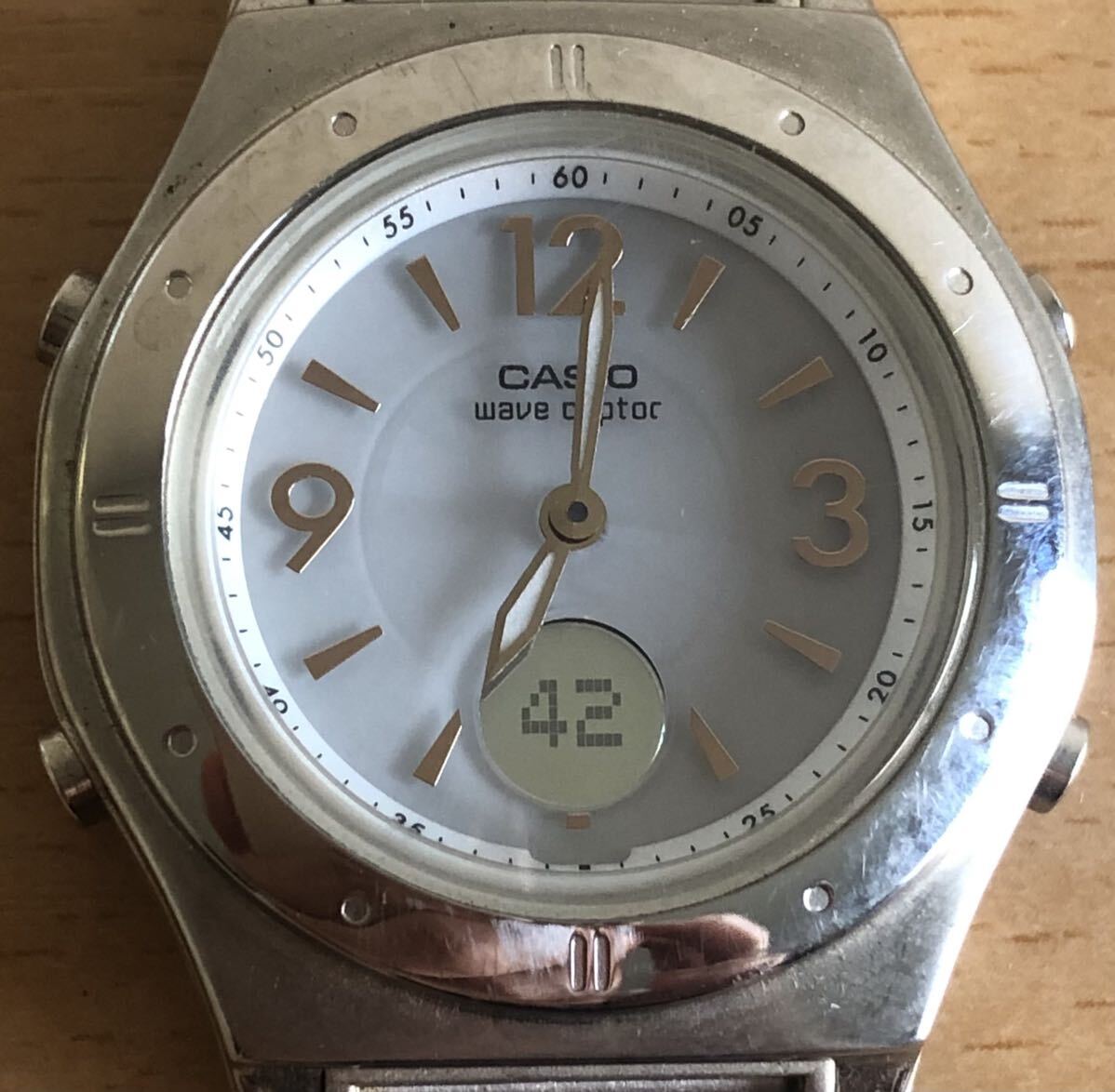 266-0766 CASIO カシオ メンズ　レディース　腕時計　金属ベルト　電波ソーラー　ウェーブセプター　LWA-M141 動作確認済み　ジャンク_画像1