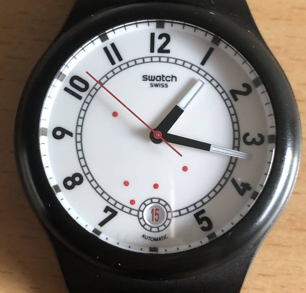 276-0306 swatch スウォッチ AUTOMATIC メンズ腕時計　ラバーベルト　自動巻き　黒　ブラック　動作確認済み　ジャンク_画像2