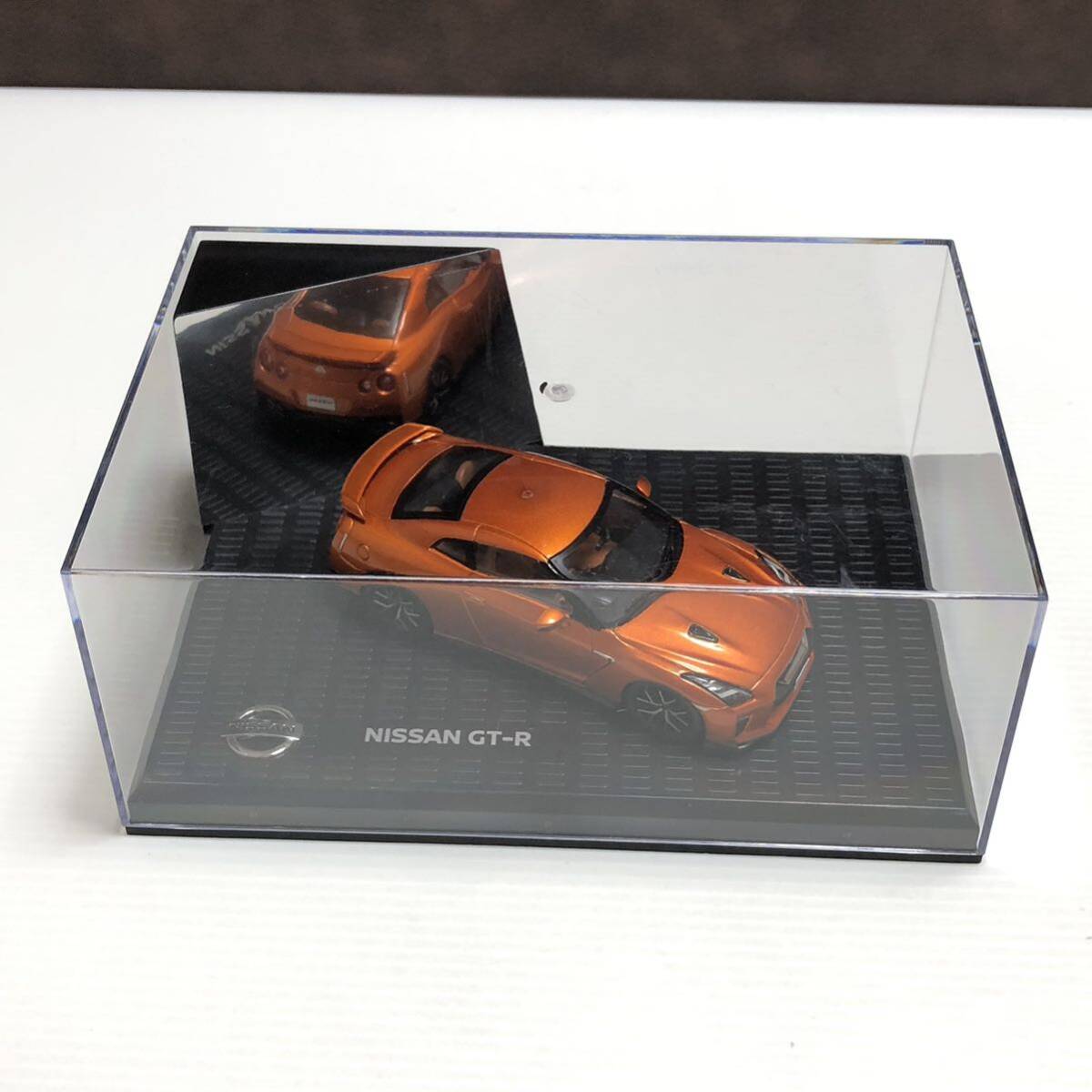 m223-0717-15 1/43 日産 GT-R R35 ミニカー オレンジ カラーサンプル_画像3