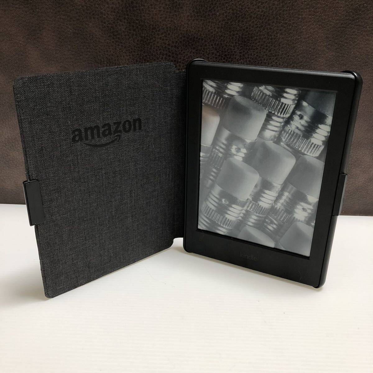 m229-0343-16 Amazon Kindle 第8世代 SY69JL Wi-Fi 4GB 広告なし ブラック カバー付の画像1