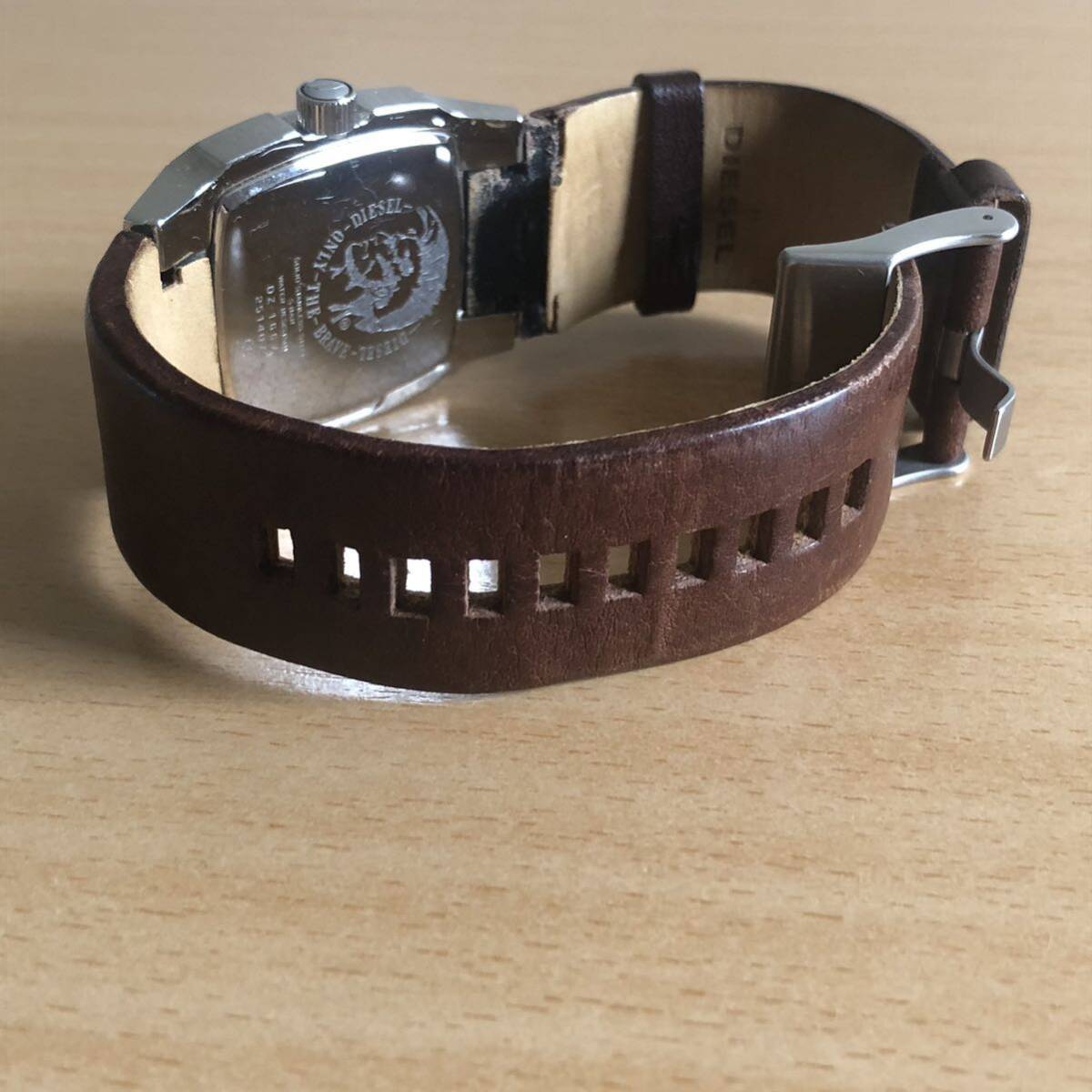 285-0067 DIESEL ディーゼル メンズ腕時計 革ベルト クオーツ DZ-1667 電池切れ 動作未確認の画像4
