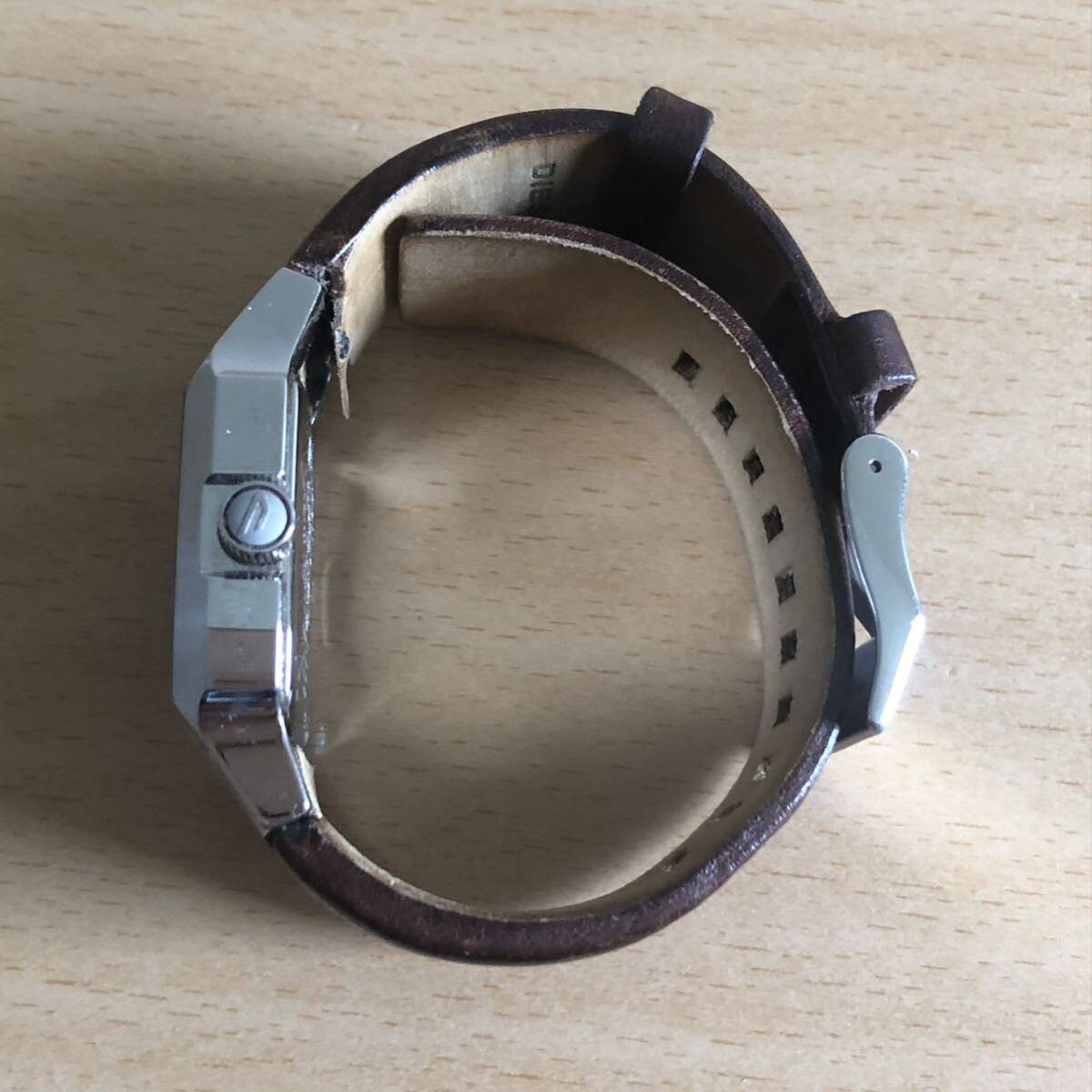 285-0067 DIESEL ディーゼル メンズ腕時計 革ベルト クオーツ DZ-1667 電池切れ 動作未確認の画像3