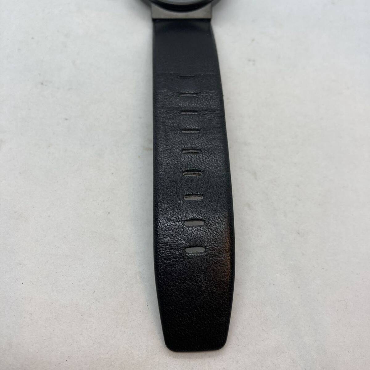 284-0279 BRAUN 腕時計 革ベルト ブラック 電池切れ 動作未確認_画像3