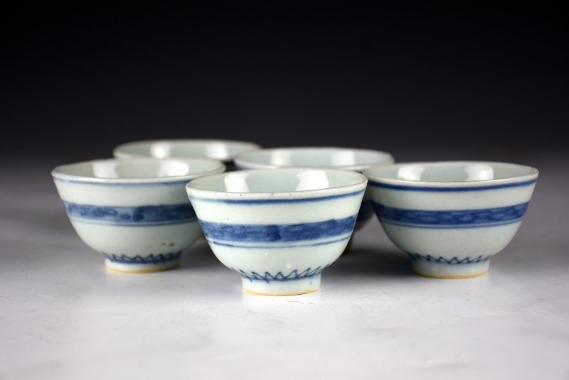 【蔵c6257】中国古美術　古染付煎茶碗　在印「雅」仕覆　箱付き_画像2