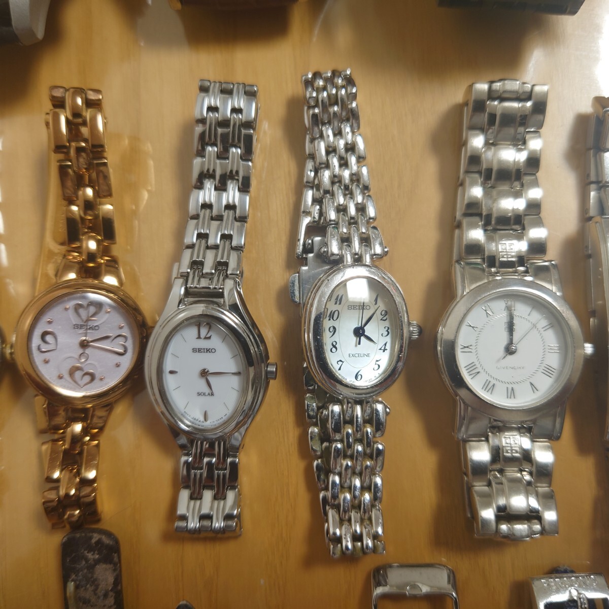 ジャンク品 腕時計 47点まとめて SEIKO CITIZEN CASIO GIVENCHY SWATCH CYMA など いろいろ 動作未確認の画像2