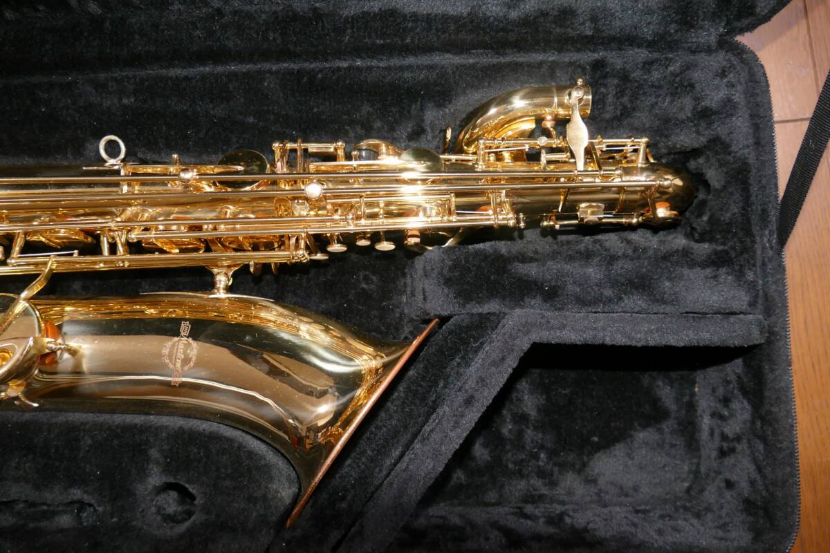  баритон-саксофон Maxtone с футляром 