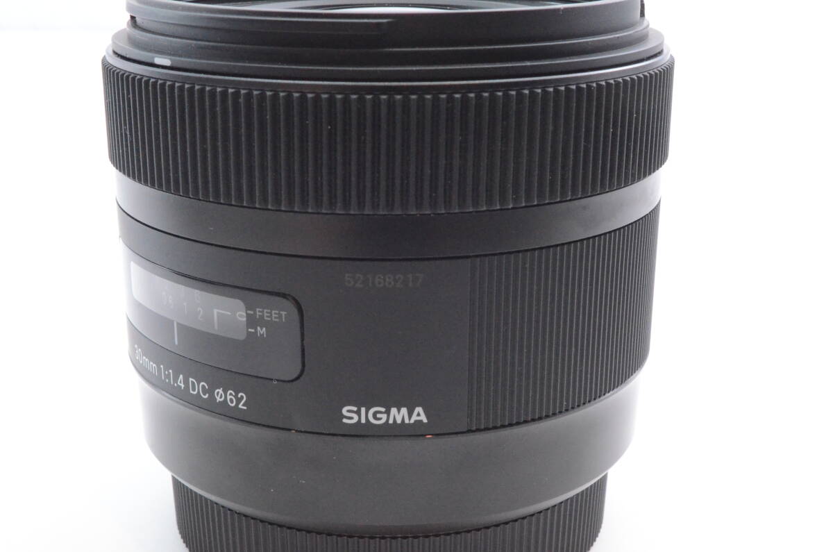 ☆ほぼ新品級美品☆SIGMA シグマ 30mm F1.4 DC HSM Art 013 キヤノン用 元箱、取説、フードケース付きの画像6