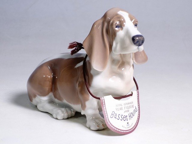 K04125【ROYAL COPENHAGEN ロイヤルコペンハーゲン】Basset Hound バセットハウンド イヤーフィギュリン 1998年 ドッグ 犬 陶器人形 置物の画像1
