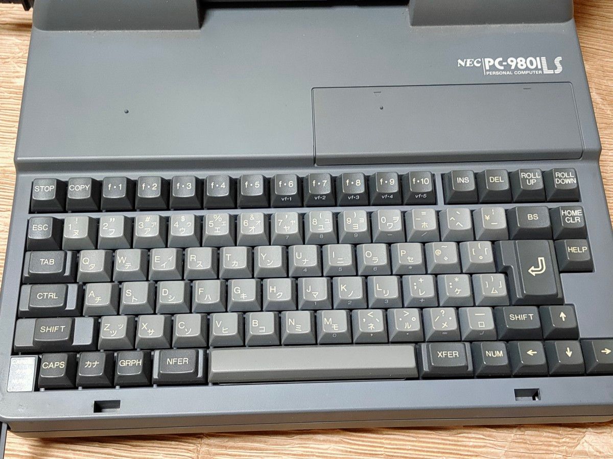 NEC　PC−9801LS ラップトップ　